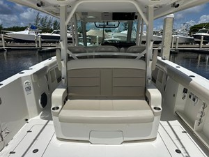 Boston Whaler 380 OUTRAGE 29 2021 Boston Whaler 380 OUTRAGE 30