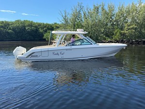 Boston Whaler 320 VANTAGE 0 2021 Boston Whaler 320 VANTAGE 1