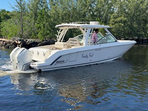 Boston Whaler 320 VANTAGE 8 2021 Boston Whaler 320 VANTAGE 9