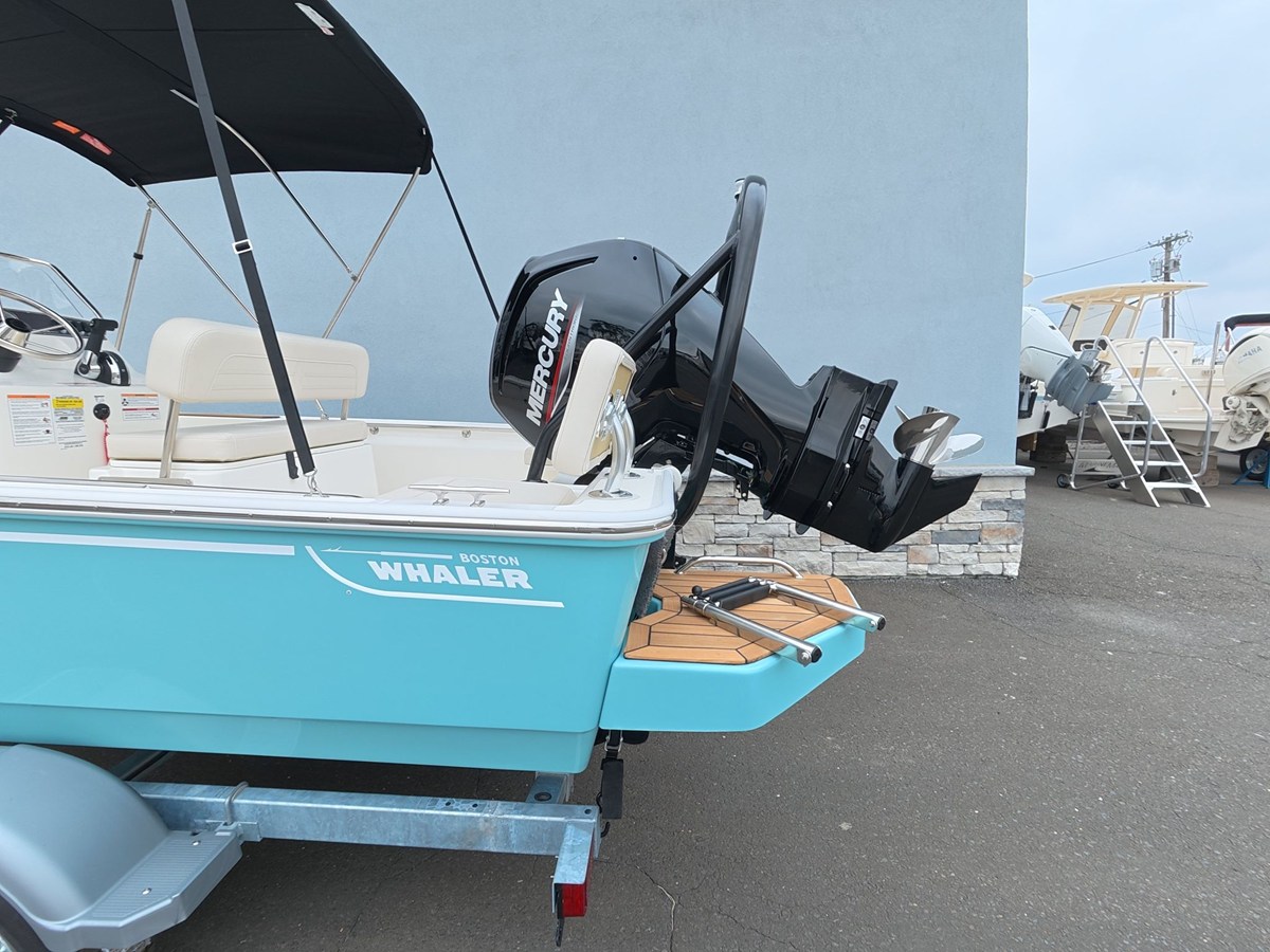 2027 Boston Whaler 170 Montauk 4