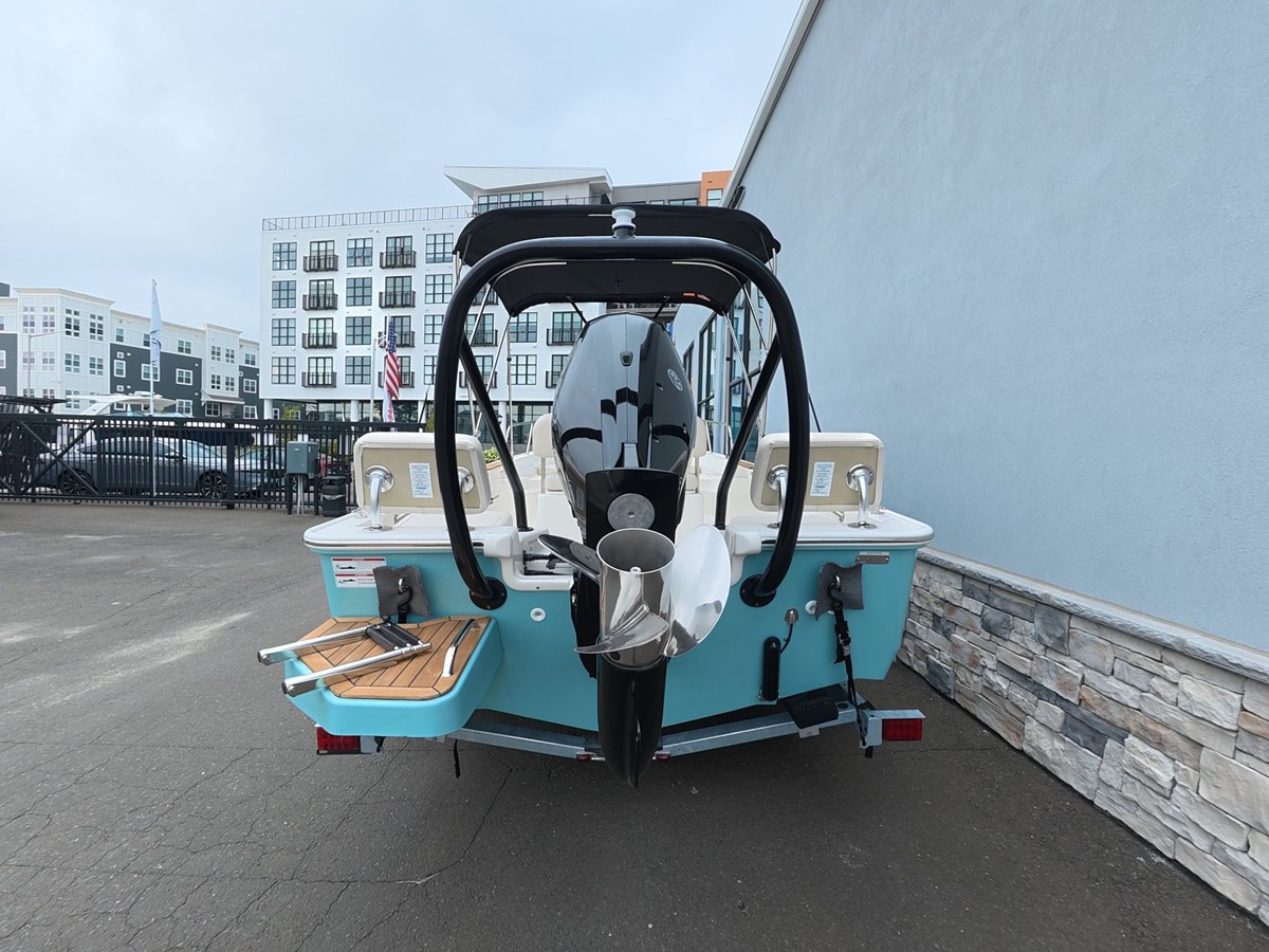 2027 Boston Whaler 170 Montauk 5