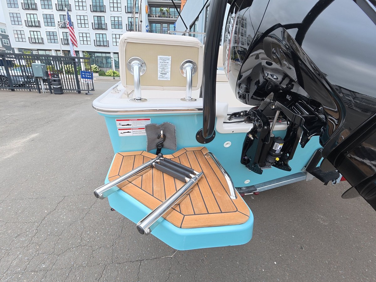 2027 Boston Whaler 170 Montauk 7
