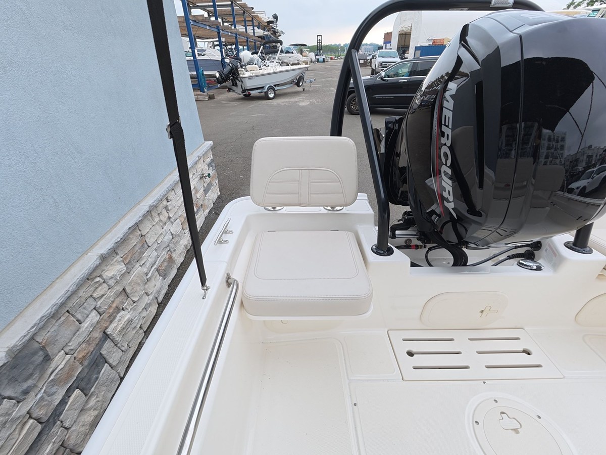 2027 Boston Whaler 170 Montauk 11