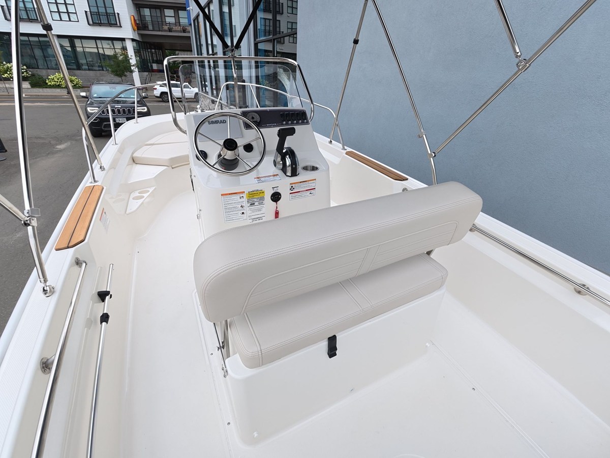 2027 Boston Whaler 170 Montauk 12
