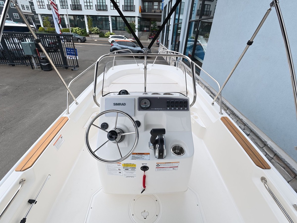 2027 Boston Whaler 170 Montauk 14