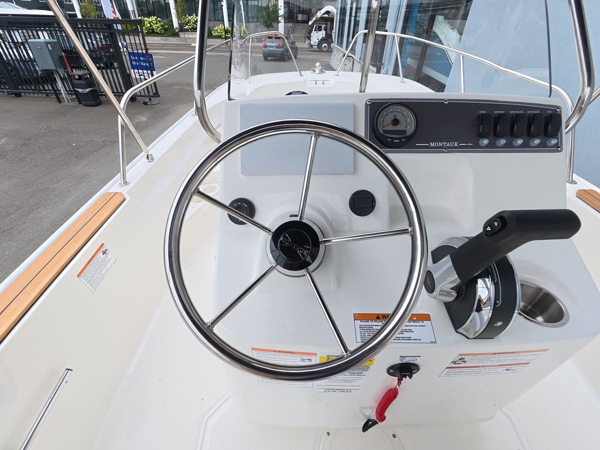 2027 Boston Whaler 170 Montauk 15