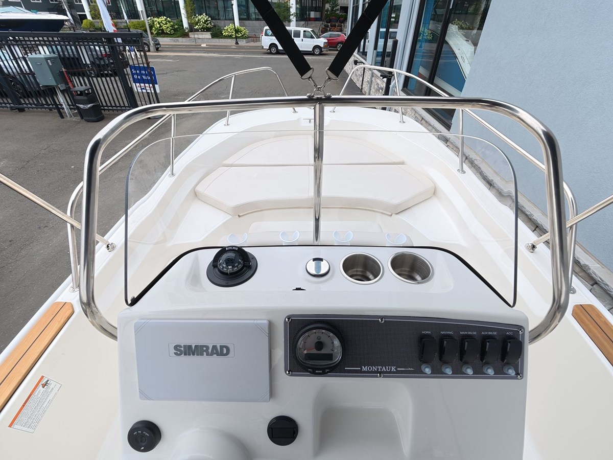 2027 Boston Whaler 170 Montauk 16