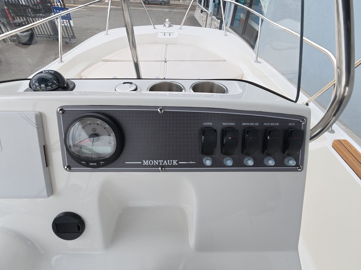 2027 Boston Whaler 170 Montauk 17
