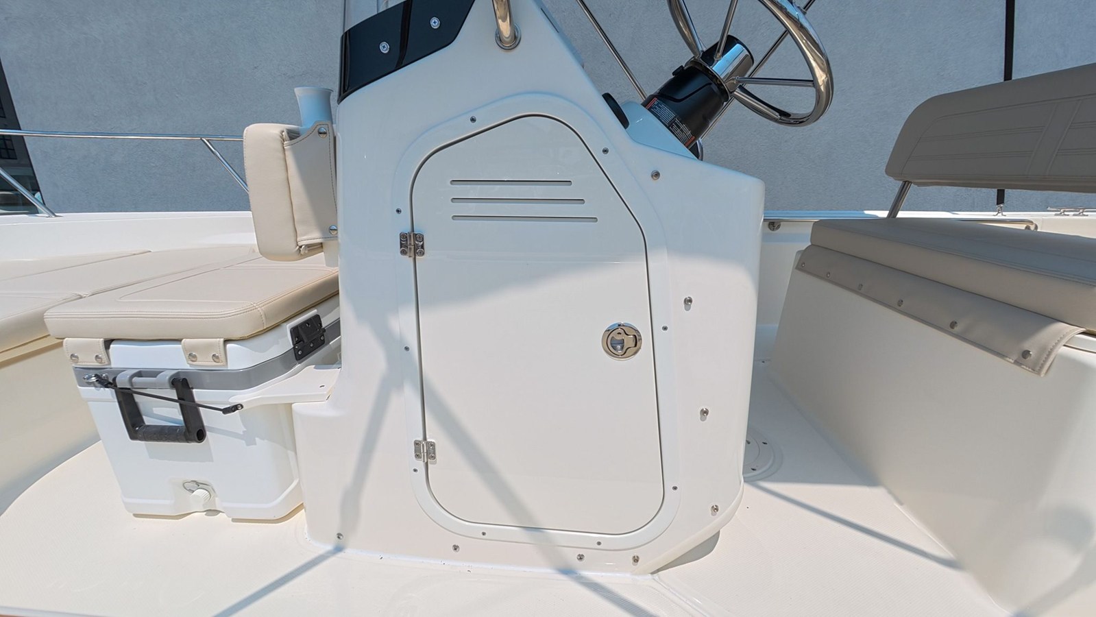 2027 Boston Whaler 170 Montauk 20