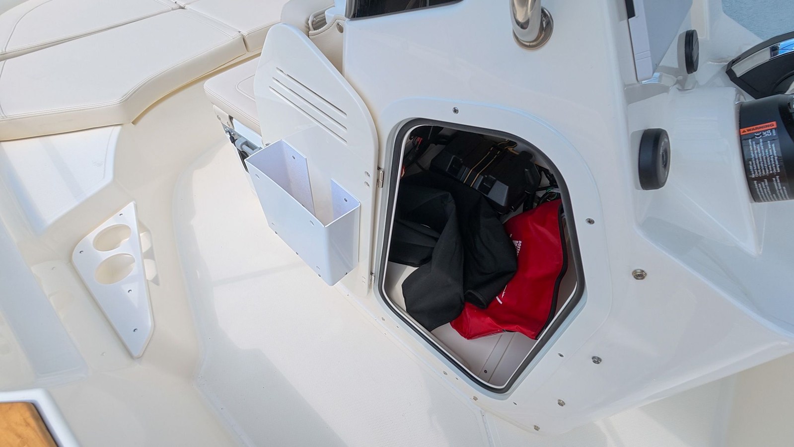 2027 Boston Whaler 170 Montauk 21