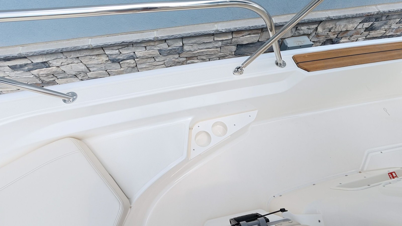 2027 Boston Whaler 170 Montauk 23
