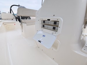 2027 Boston Whaler 170 Montauk 19
