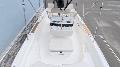 2027 Boston Whaler 170 Montauk 22