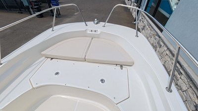 2027 Boston Whaler 170 Montauk 25
