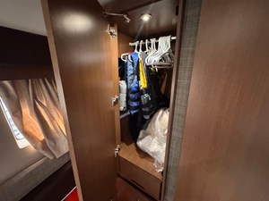 Sea Ray 410 SUNDANCER 43 2017 Sea Ray 410 SUNDANCER 44