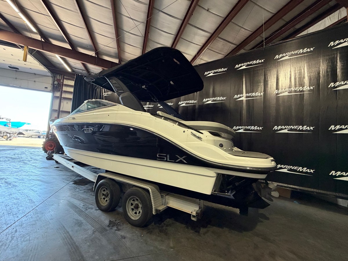 2024 Sea Ray SLX 260 5