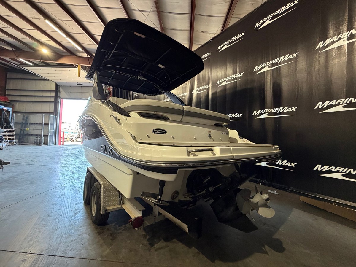 2024 Sea Ray SLX 260 6