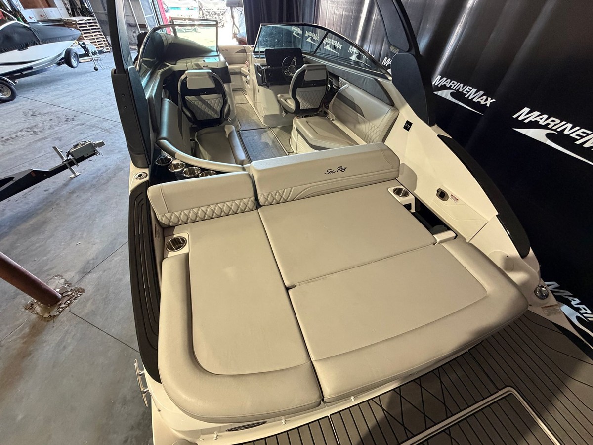 2024 Sea Ray SLX 260 9