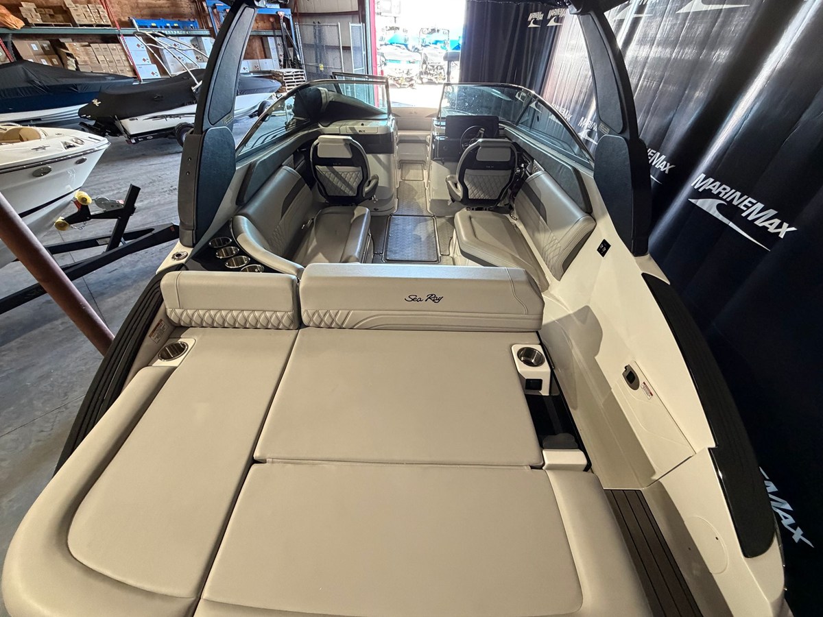 2024 Sea Ray SLX 260 10
