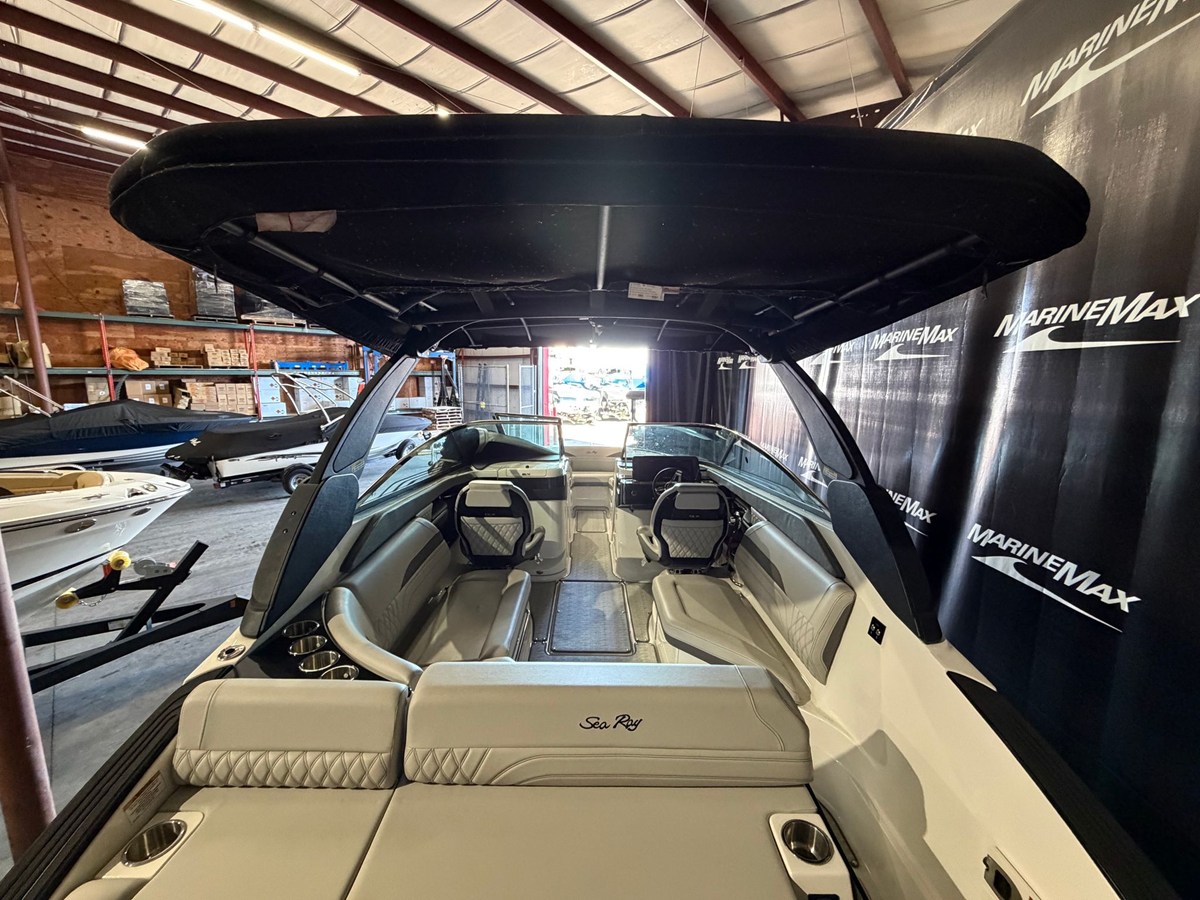 2024 Sea Ray SLX 260 12
