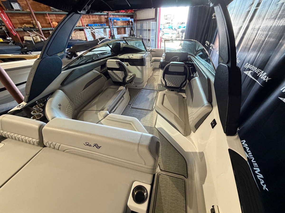 2024 Sea Ray SLX 260 15