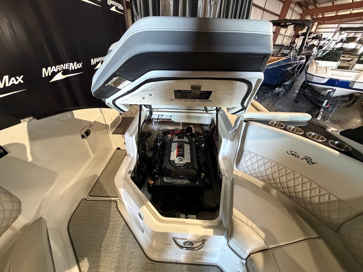 2024 Sea Ray SLX 260 22