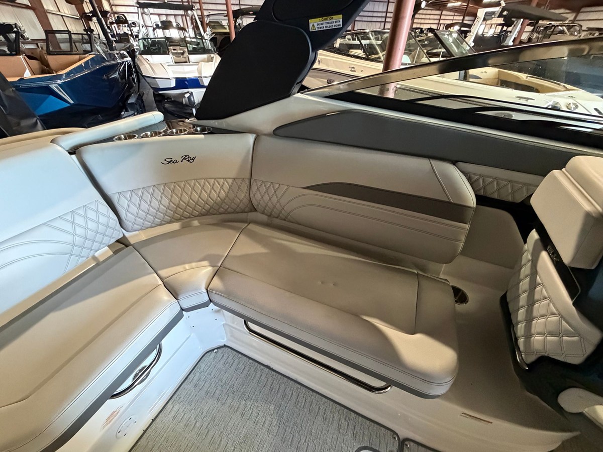 2024 Sea Ray SLX 260 28