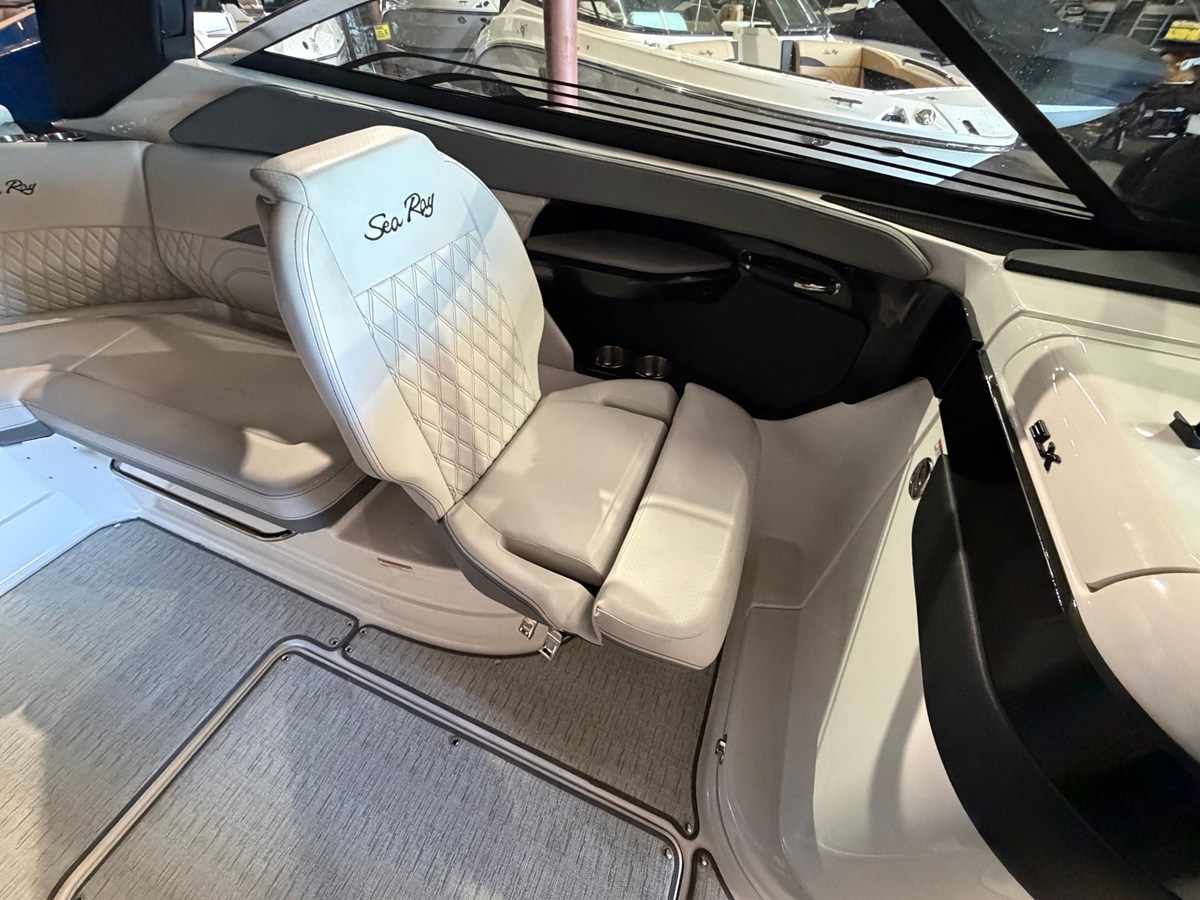 2024 Sea Ray SLX 260 30