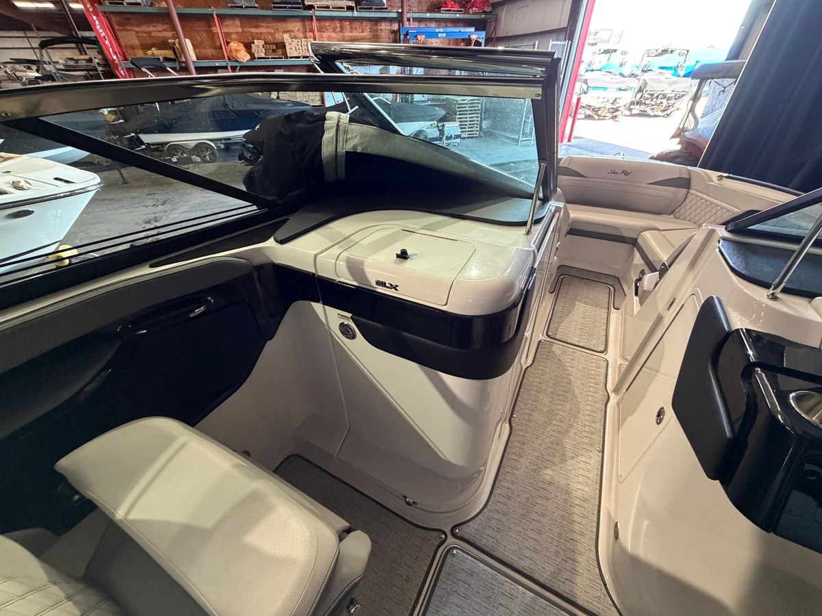 2024 Sea Ray SLX 260 34