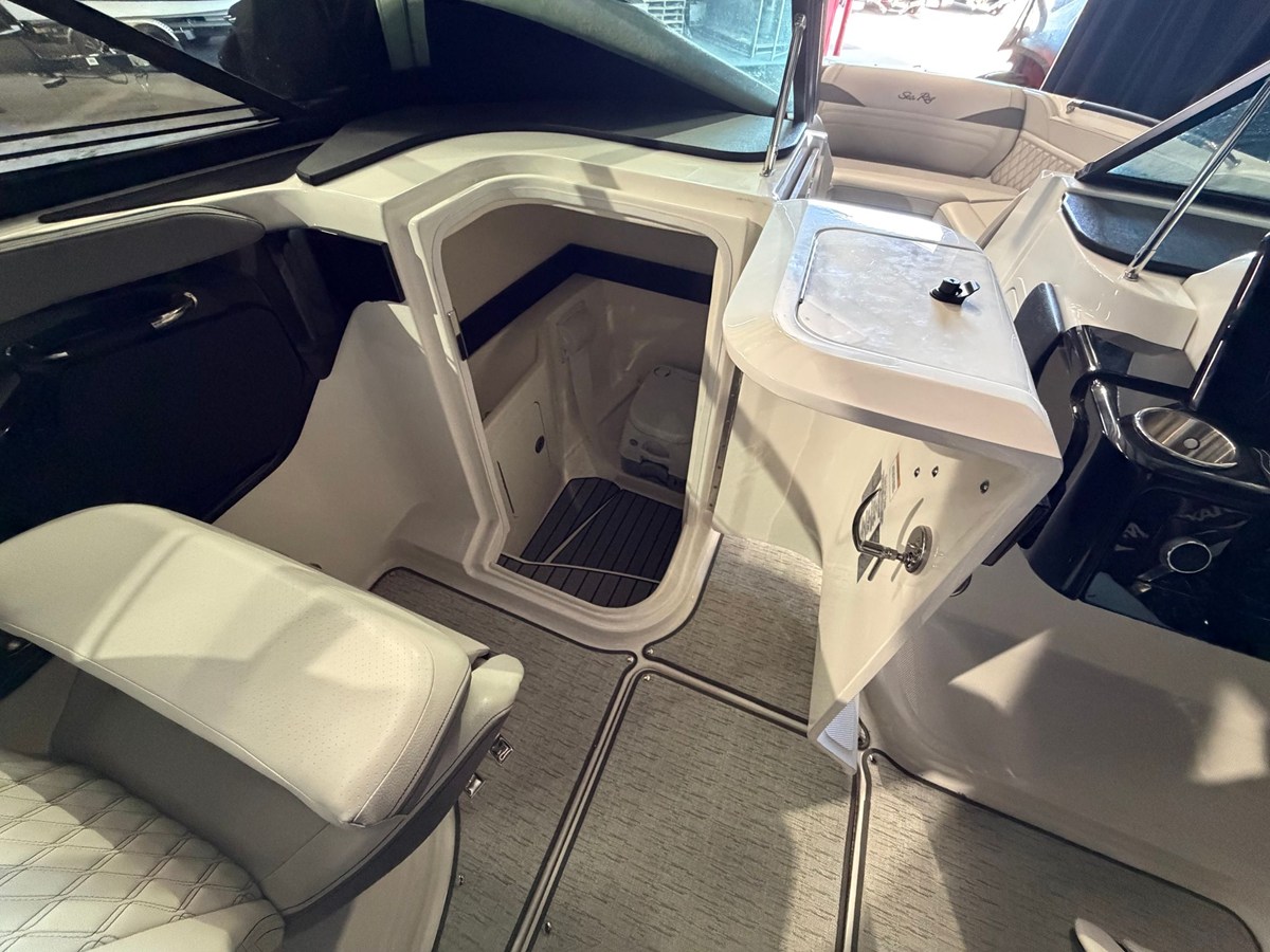 2024 Sea Ray SLX 260 35