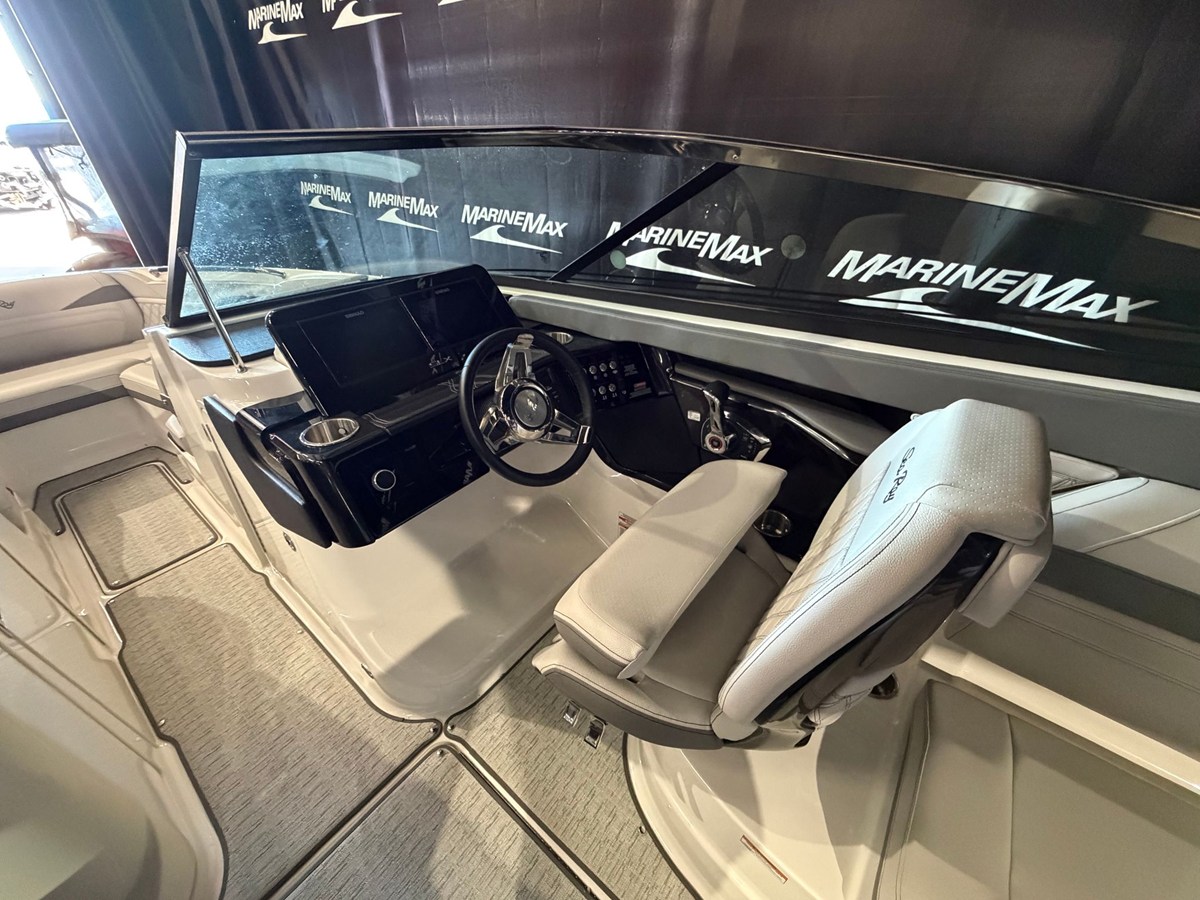 2024 Sea Ray SLX 260 39