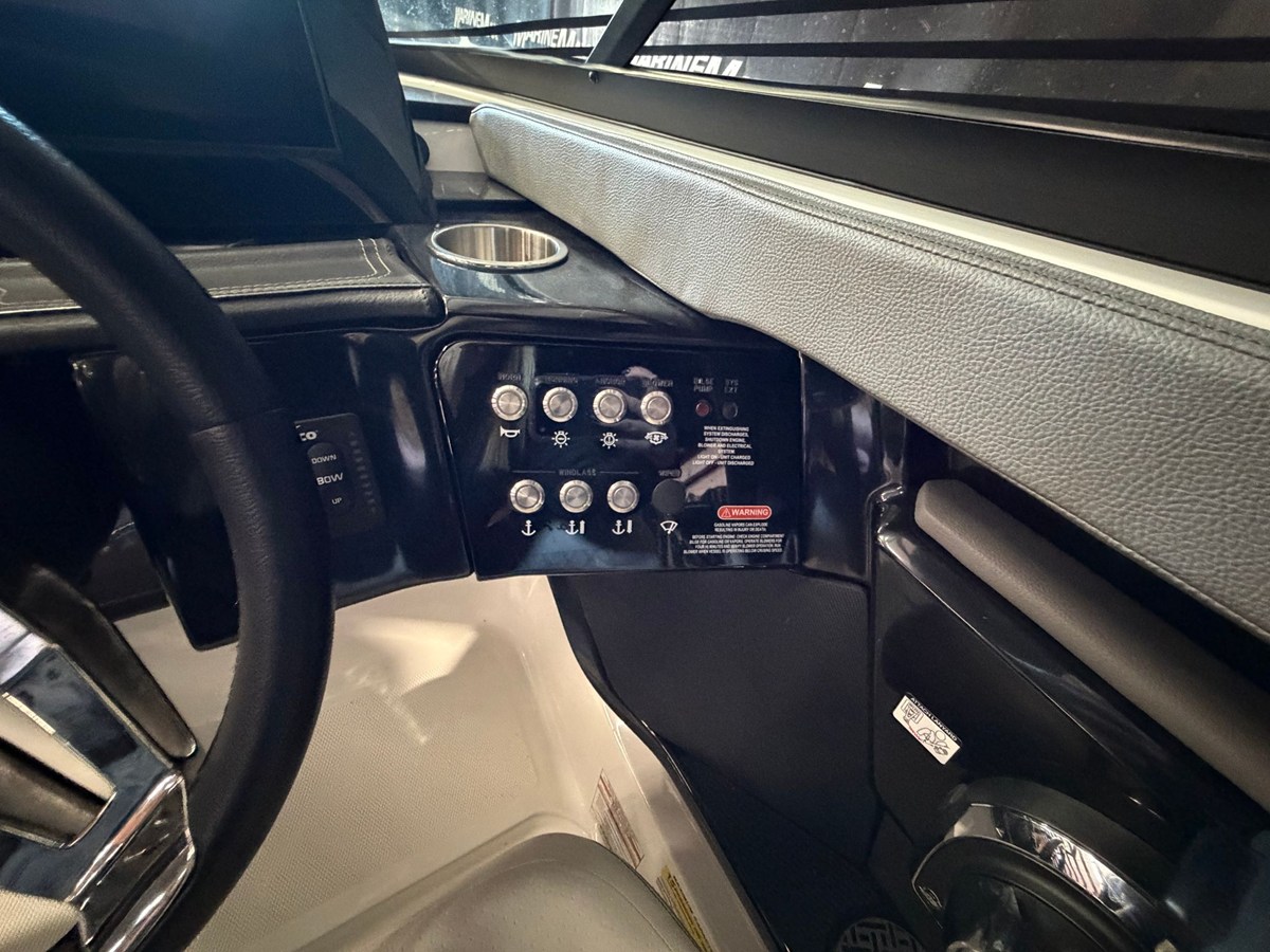 2024 Sea Ray SLX 260 41