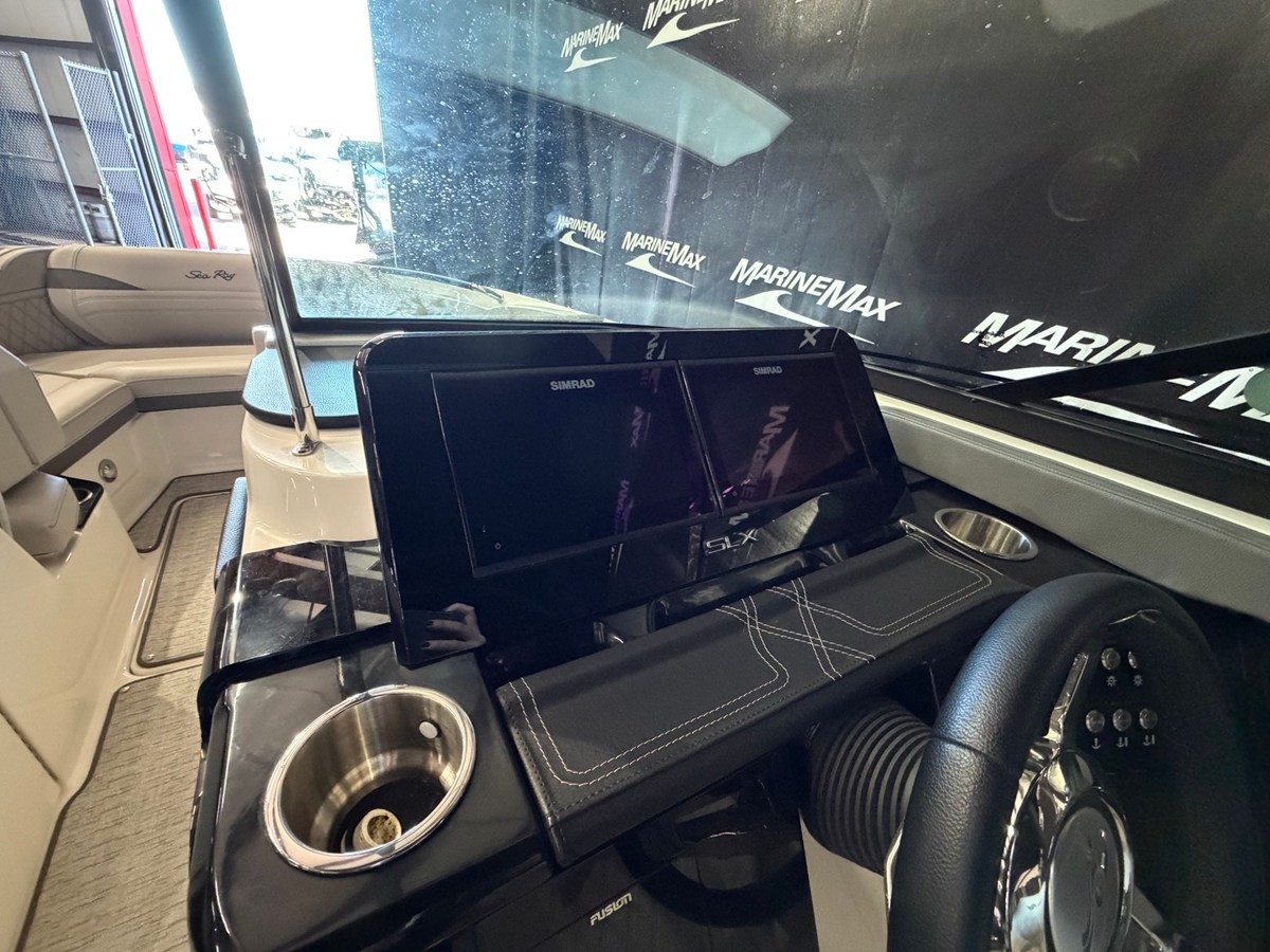 2024 Sea Ray SLX 260 43
