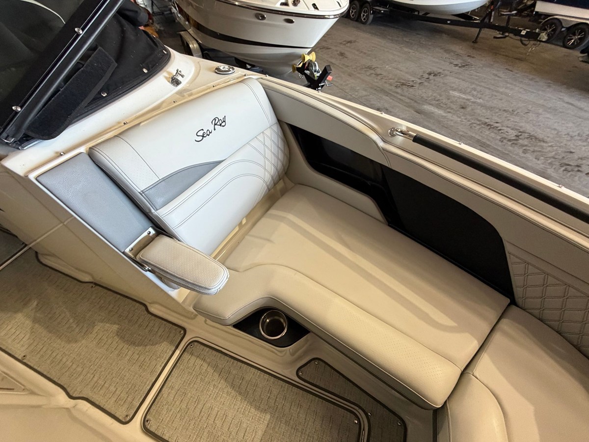 2024 Sea Ray SLX 260 53