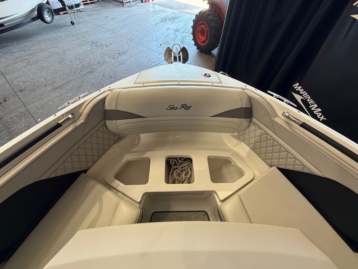 2024 Sea Ray SLX 260 56