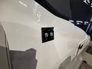 2024 Sea Ray SLX 260 17