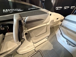 2024 Sea Ray SLX 260 18