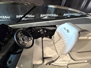2024 Sea Ray SLX 260 37