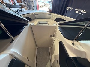 2024 Sea Ray SLX 260 47