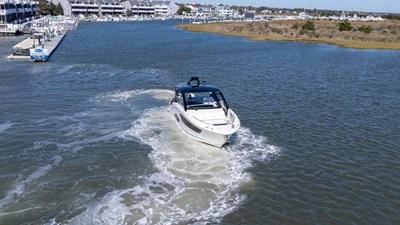 Sea Ray 370 SUNDANCER OB 3 2025 Sea Ray 370 SUNDANCER OB 4