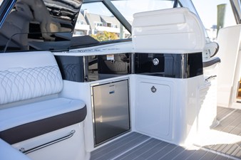Sea Ray 370 SUNDANCER OB 24 2025 Sea Ray 370 SUNDANCER OB 25