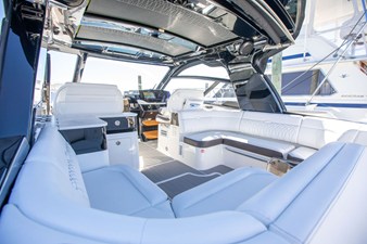Sea Ray 370 SUNDANCER OB 26 2025 Sea Ray 370 SUNDANCER OB 27