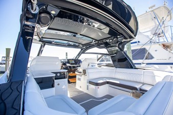 Sea Ray 370 SUNDANCER OB 27 2025 Sea Ray 370 SUNDANCER OB 28