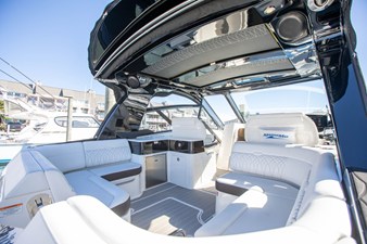 Sea Ray 370 SUNDANCER OB 28 2025 Sea Ray 370 SUNDANCER OB 29