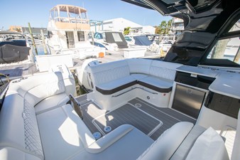 Sea Ray 370 SUNDANCER OB 29 2025 Sea Ray 370 SUNDANCER OB 30