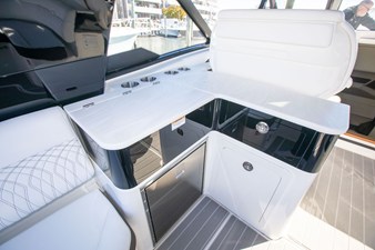 Sea Ray 370 SUNDANCER OB 32 2025 Sea Ray 370 SUNDANCER OB 33