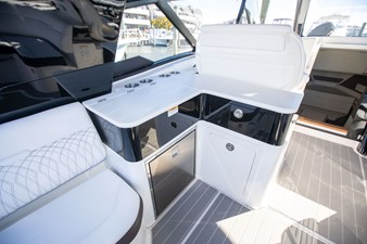 Sea Ray 370 SUNDANCER OB 33 2025 Sea Ray 370 SUNDANCER OB 34