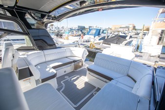 Sea Ray 370 SUNDANCER OB 35 2025 Sea Ray 370 SUNDANCER OB 36
