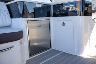 Sea Ray 370 SUNDANCER OB 36 2025 Sea Ray 370 SUNDANCER OB 37