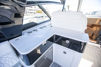 Sea Ray 370 SUNDANCER OB 37 2025 Sea Ray 370 SUNDANCER OB 38